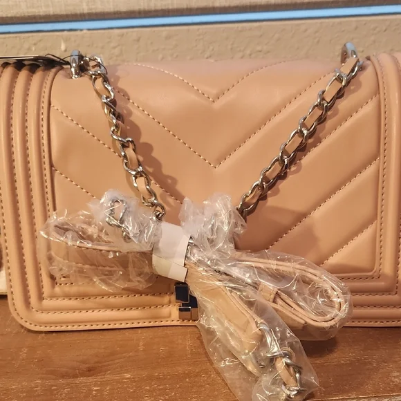 Nwt- Elegant Pink Badgley Mischka Vegan Leather Quilted Crossbody Shoulder Bag - Picture 4 of 12